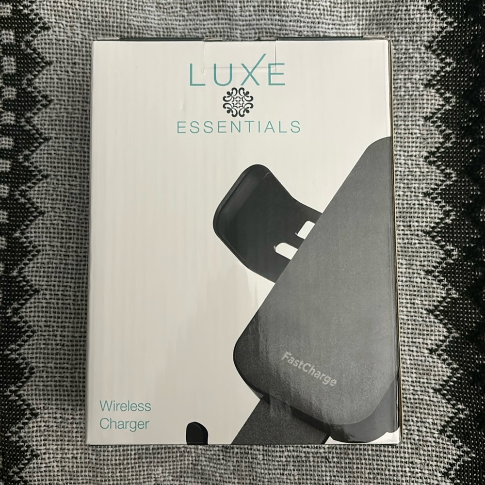 Luxe essentials wireless charger fast charge brand new